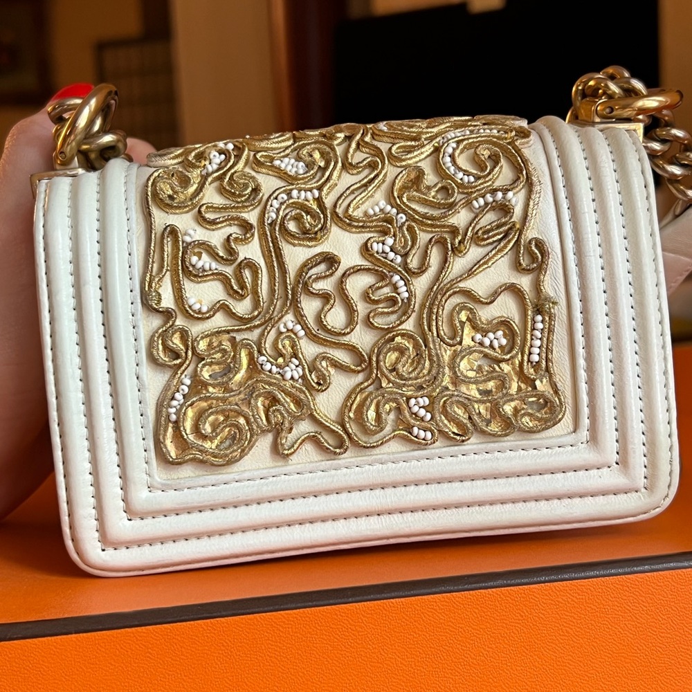 Chanel Versailles Gold and white embroidered mini boy - Picture 2 of 15